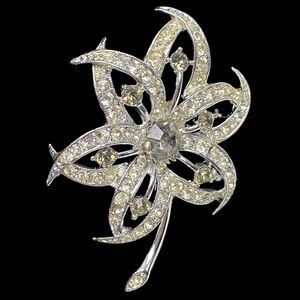 Sarah Coventry Flower Floral Rhinestone Brooch Pin Smoke and Crystal 60s Vintage